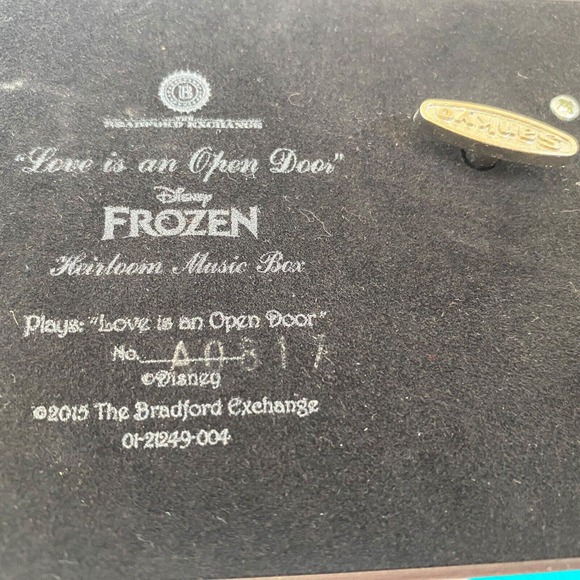 Disney FROZEN Bradford Exchange Jewelry & Music Box Plays Love Is An Open Door - Picture 5 of 9